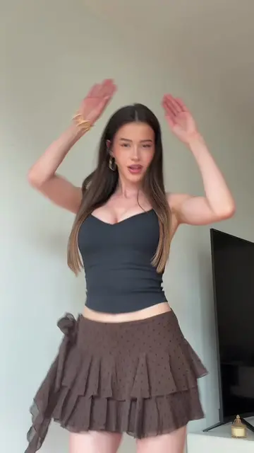 @leaelui video cover