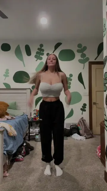 @naelyii video cover