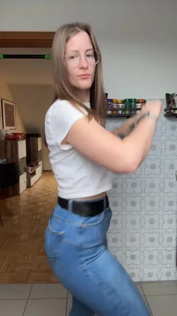 @sarah_tiny.rex video cover